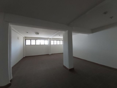 Imagen 20 de 30 de Local Comercial En Venta En Centro Barquisimeto Lara ++22-11158 */ M.c T. N° +0-4-2-4- 5.5.6. 5.7. 5.9 *--**