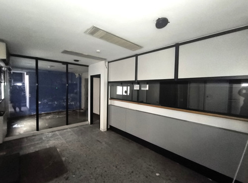 Local En Venta, Av. Varela N° 1001 Flores