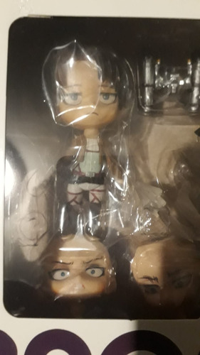 Figura Shingeki No Kyojin - Levi (Usado)