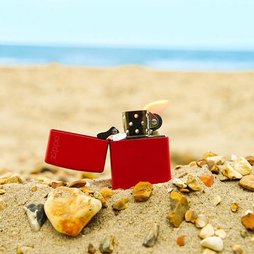 Imagen 7 de 10 de Encendedor Zippo Lighter Red Matte With Logo Rojo