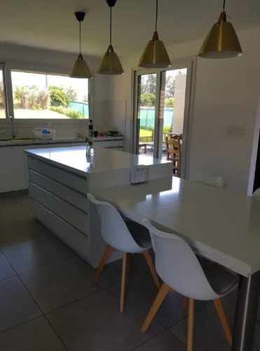 Alquiler Casa 4 Dormitorios Colinas De Carrasco Con Cochera