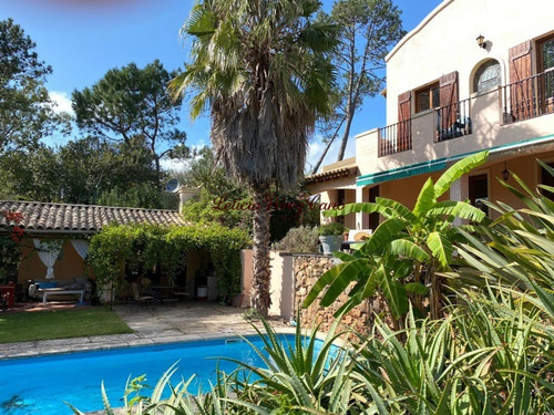 Venta Casa En Jardines De Cordoba 4 Dormitorios- Ref: 18922