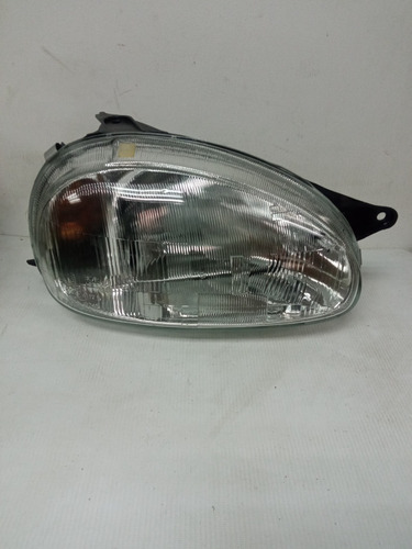 Faro Delantero Chevrolet Corsa Derecho Rh 96 99