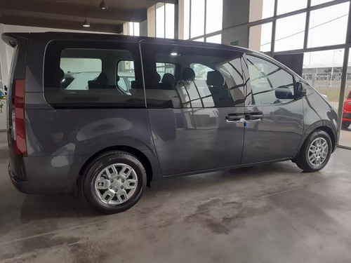 Hyundai Staria 4x2