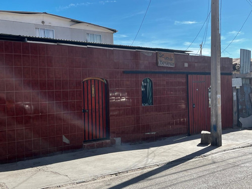 Se Vende Casa En Pasaje Los Manzanos Con Guindales Alto Hosp