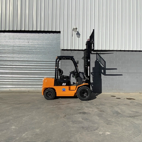 Imagen 8 de 15 de Autoelevador 2500kg 2.5 Toneladas Triple Torre 4.5m Duales