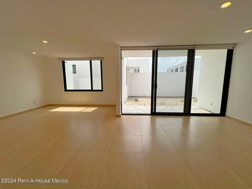 Condominio Inspira Zibata Casa Ubicada En Esquina De 223 M2 Con 3 Recamaras Y Con Cuarto De Servicio Qh745*25