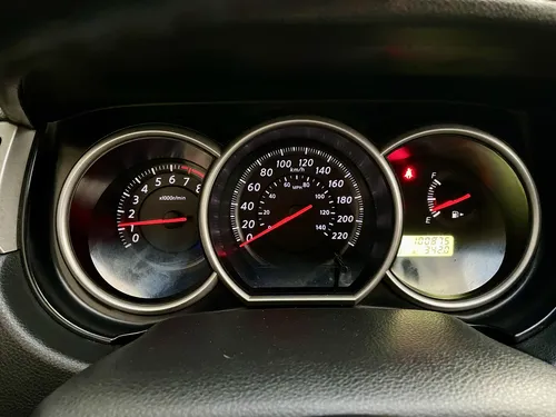 Nissan Tiida 1.8 Premium 5 p