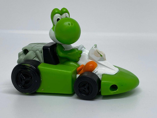 Figura Yoshi Verde Con Auto Verde Mario Kart