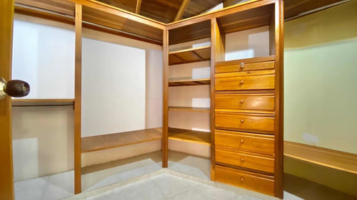 Imagen 19 de 20 de Casa De 5 Habitaciones Y 4 Baños Urb.los Chaguaramos