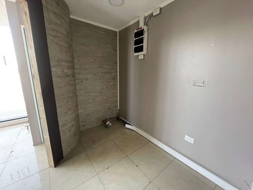 Comercial Villa Alemana Con Estacionamiento Para Clientes