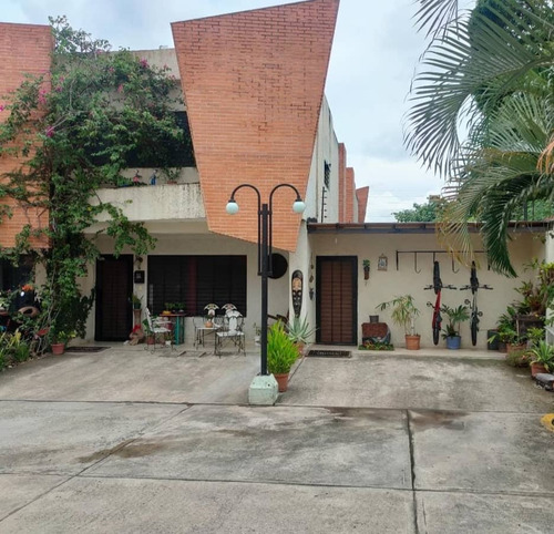 Graciela Salce Vende Thwon House  En Guayabal Naguanagua