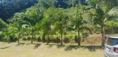 Imagem 15 de 27 de (5.800 M²) Aconchegante Chácara À Venda Em Juquitiba/sp, Contendo Casa Sede Estilo Sobrado, Área De Festas Com Churrasqueira, Integrada Com A Piscina! - 267 - 71047927
