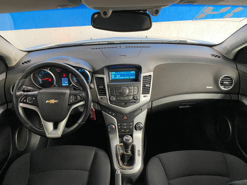 Imagem 8 de 15 de Chevrolet Cruze 1.8 Lt Sedan Manual 2014 Branco