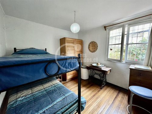 Casa En Venta De 4 Dorm. En Macul