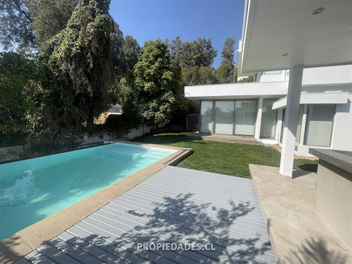 Casa En Venta De 4 Dorm. En La Reina