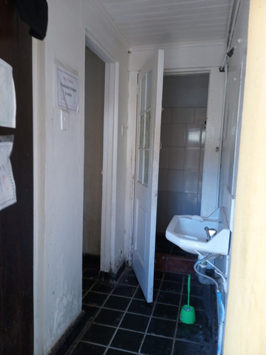 Gran Casa De 2 Pisos Con Patente De Hostal