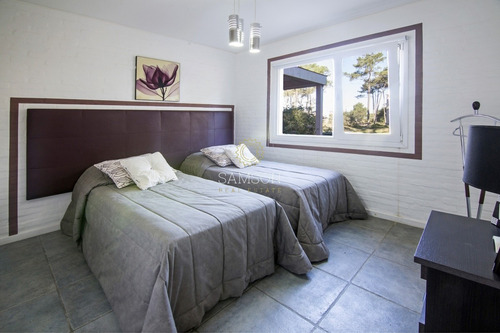 Laguna Blanca Casa De 4 Dormitorio En Venta Manantiales Punta Del Este- Ref: 74