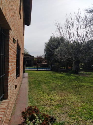 Venta Monte Grande Chalet 4 Dormitorios Lote 900 M2 Parque Quincho Y Pileta