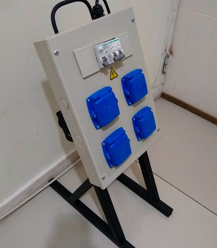 Tablero Eléctrico Portatil Con Pie - 4 Tomas De 20amp - 10a