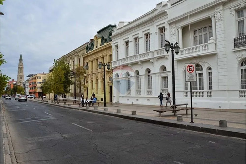 Locales Comerciales Con Público Cautivo