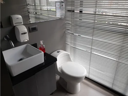 Todo Un Piso Moderno Para Oficinas En El Poblado