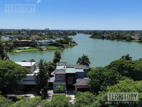 Casa En Venta En El Barrio Santa Barbara | Bancalari | Tigre