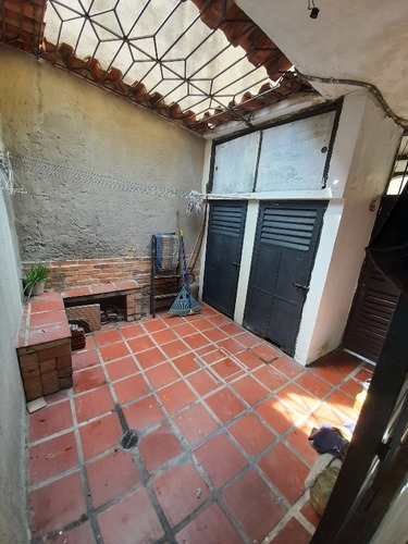 Imagen 16 de 28 de Fernando Guerrero Vende Casa Urb Trigal Sur Calle Abierta, Av Ppal Del Triga