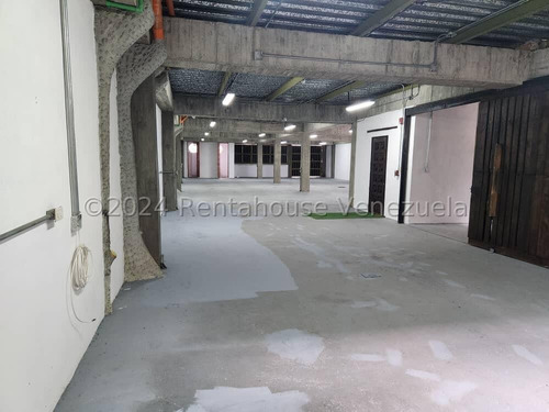 Km Comercial En Alquiler En El Hatillo, Distrito Metropolitano