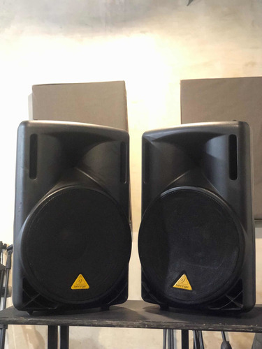 Remato Cabina Activa Behringer B215d (sólo Una Disponible)