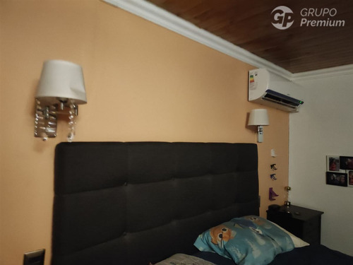 Casa En Venta De 5 Dorm. En Cerro Navia