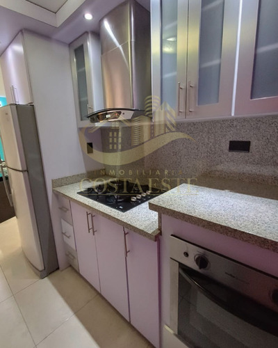 Apartamento En Venta Ubicado En Macuto Ref 2425