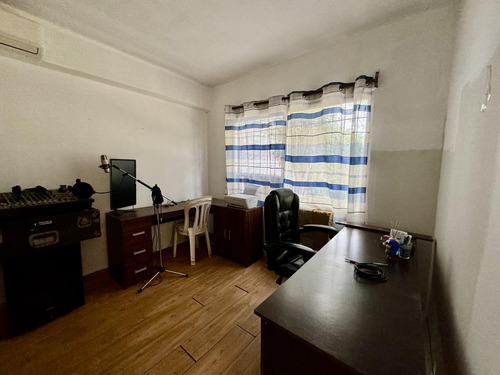 Colonia - Venta Casa De 3 Dormitorios Y Barbacoa A Metros De Rambla Costanera