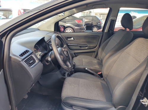 Imagem 8 de 12 de Volkswagem Fox 1.0 Gii 2013 4p Preto Completo