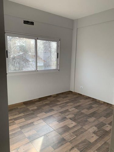 Imagen 7 de 8 de Departamento 2 Ambientes Con Balcon Al Frente En Portela 95 Lomas De Zamora