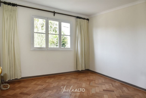 Casa En Venta De 4 Dorm. En Ñuñoa / Pasaje Abierto