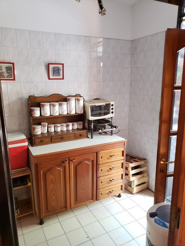 Venta Barrio Naon Chalet De 5 Amb. C/cochera.