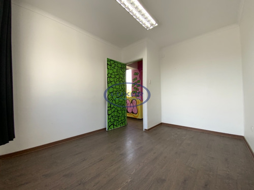 Excelente Ubicación. Ideal Para Oficinas Y Diversos Rubros.