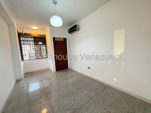 Alquiler De Apartamento En Chacao #25-24860