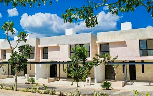 Imagen 2 de 30 de Townhouse En Renta En Privada Návita, Sta. Gertrudis Copó. 2