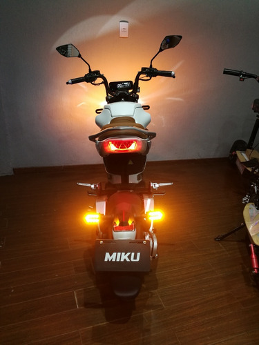 Imagen 9 de 25 de Moto Electrica Super Miku Max Litio 4000 Sunra 0 Km 2022