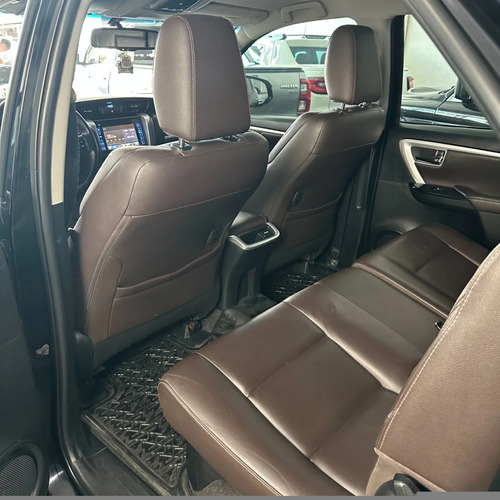 Toyota Hilux SW4 2.8 SRX 4X4 7 LUGARES 16V TURBO INTERCOOLER DIESEL 4P AUTOMÁTICO