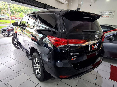 Imagem 3 de 7 de Toyota Hilux Sw4 2.7 Sr 4x2 16v Flex 4p Automático