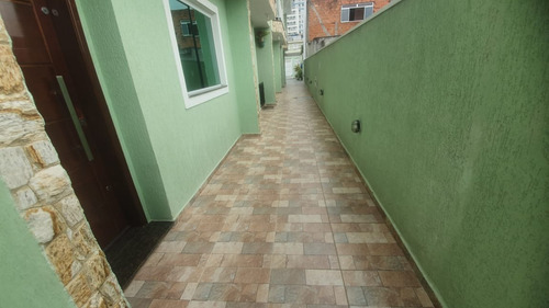 Casa Com Três Quartos Em Condominio