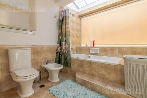 Casa A La Laguna Central Con 3 Dormitorios En Venta En Santa Barbara