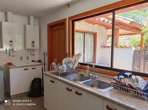 Casa En Venta De 6 Dorm. En Olmué