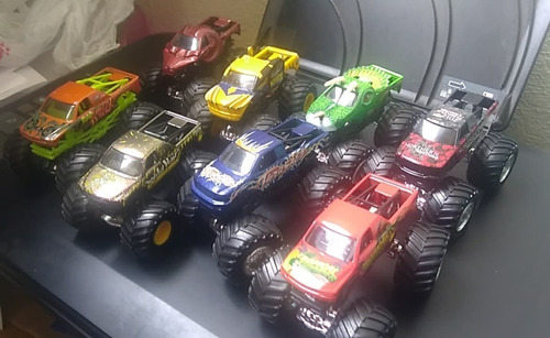  8 Hot Wheels Monster Jam Lot 1/64