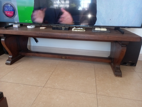 Banco De Madera Maciza Y Antigua. Para Aprovechar. Madera Marrón