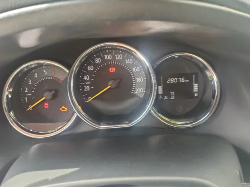 Renault Logan 1.6 Privilege / Intens