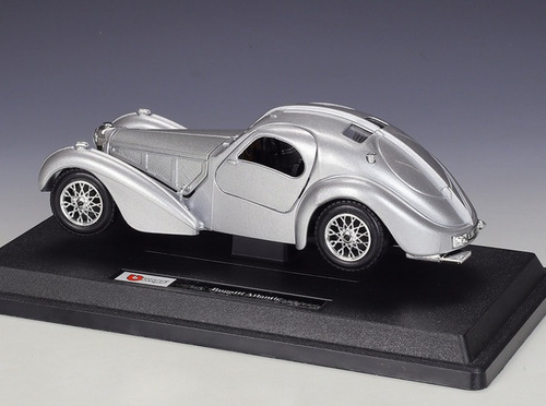 A Bburago 1:24 Bugatti 1936 Atlantic Diecast Model